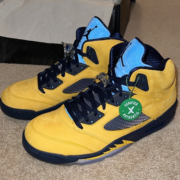 Air Jordan Retro 5 SE Michigan. Style CQ9541-704 - Picture 6 of 8